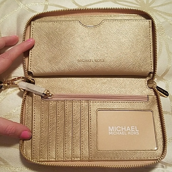 Michael Kors platinum gold wristlet/wallet - Picture 4 of 7